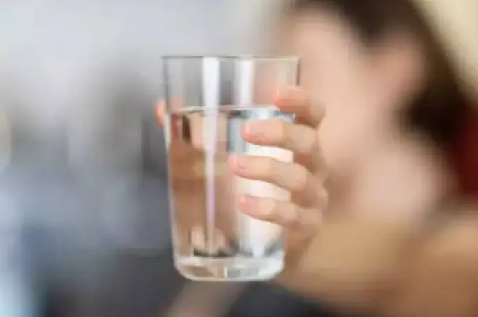 Manfaat Air Putih untuk Kelembapan Alami Kulit: Fondasi Kecantikan Utama
