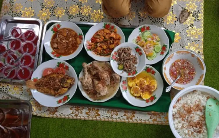 Tradisi Makan Tangan Budaya Melayu: Mengenal Makna dan Filosofi Mendalam